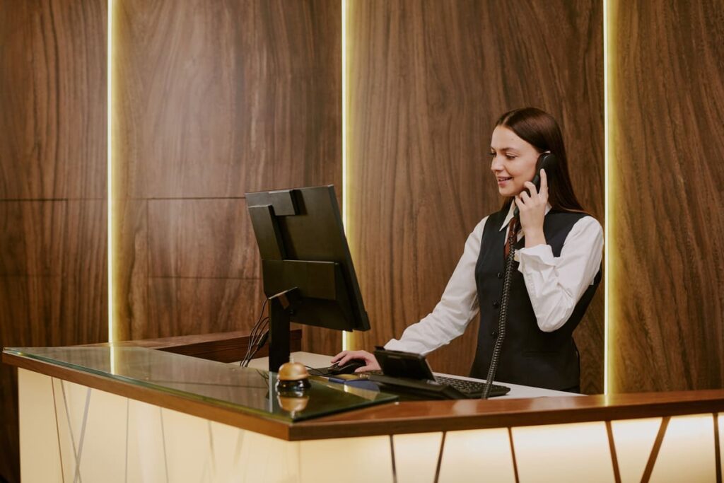 Cómo Impacta la Atención Telefónica en la Reputación del Hotel