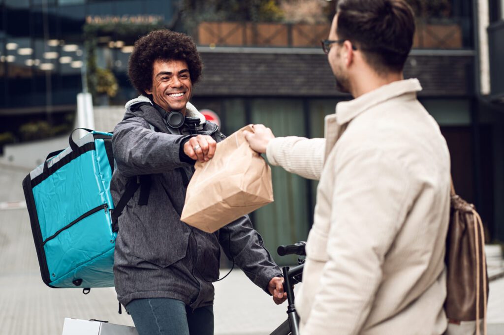 Organización operativa de una dark kitchen: Gestión de pedidos y tecnología