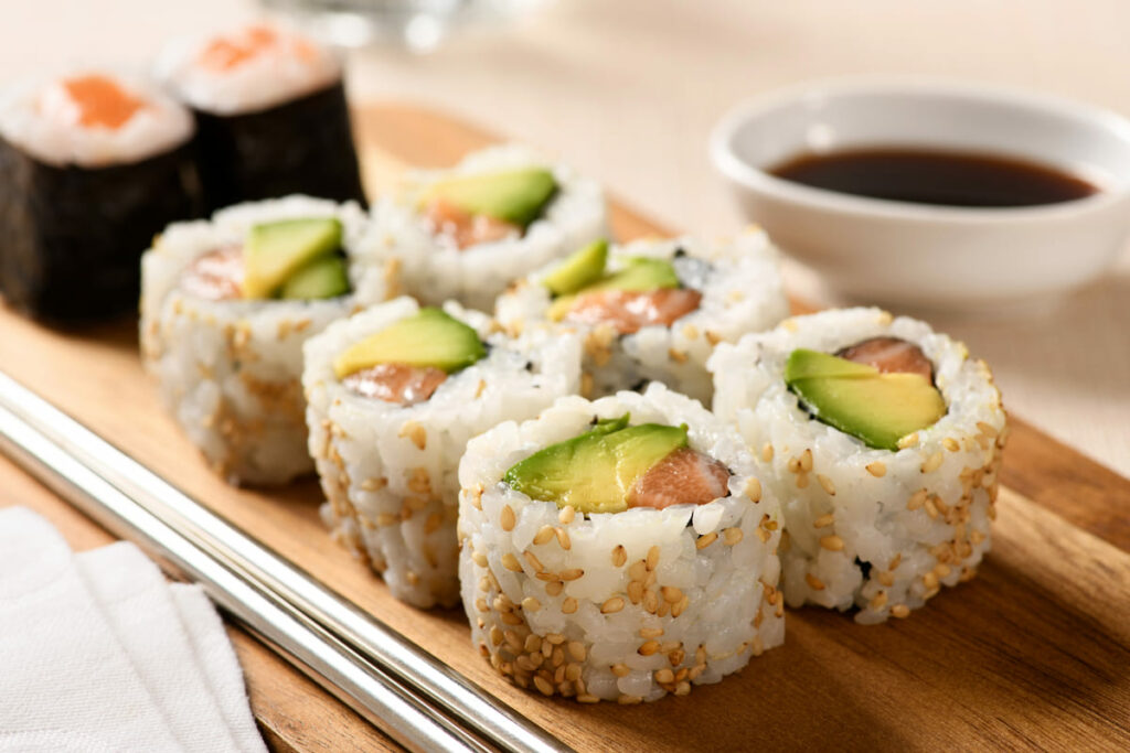Cuáles son las principales variedades de sushi, uramaki