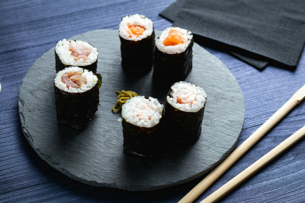 Cuáles son las principales variedades de sushi, maki