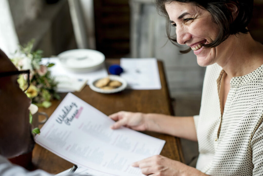 Errores comunes al planificar una boda: Elegir el lugar antes de definir la lista de invitados