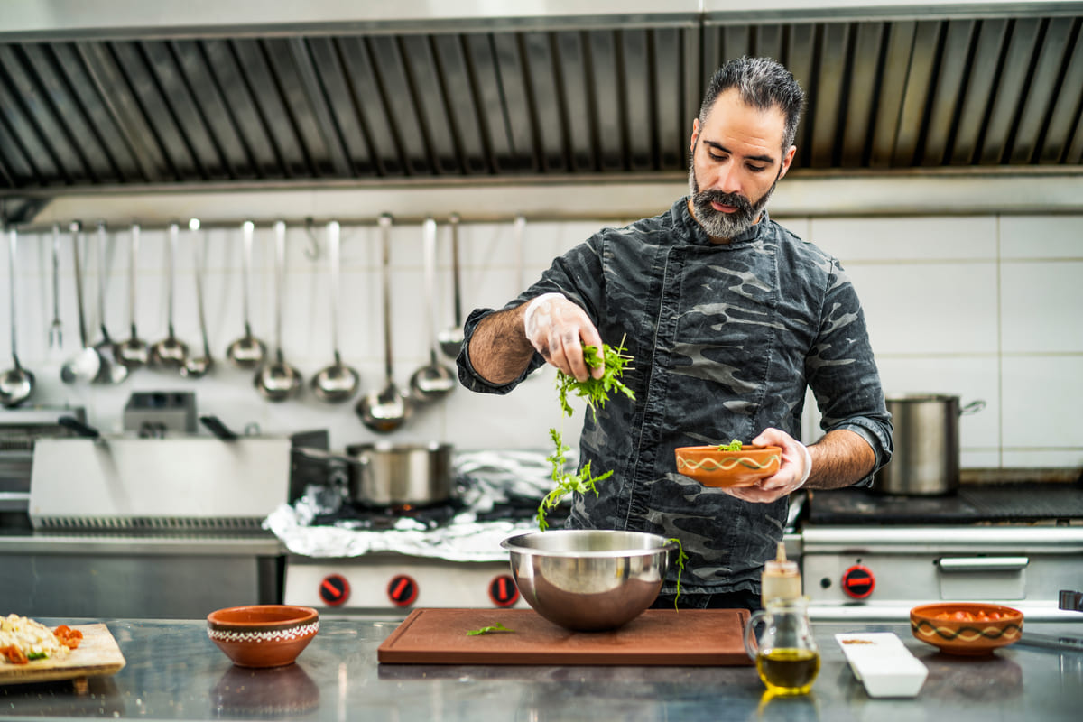 Imagen destacada de “Cómo implementar la cocina internacional en restaurantes locales”