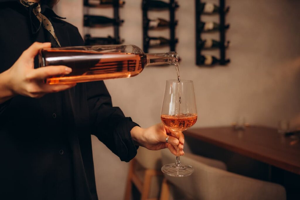 Crear una Carta de Vinos Profesional: Capacitación del Personal