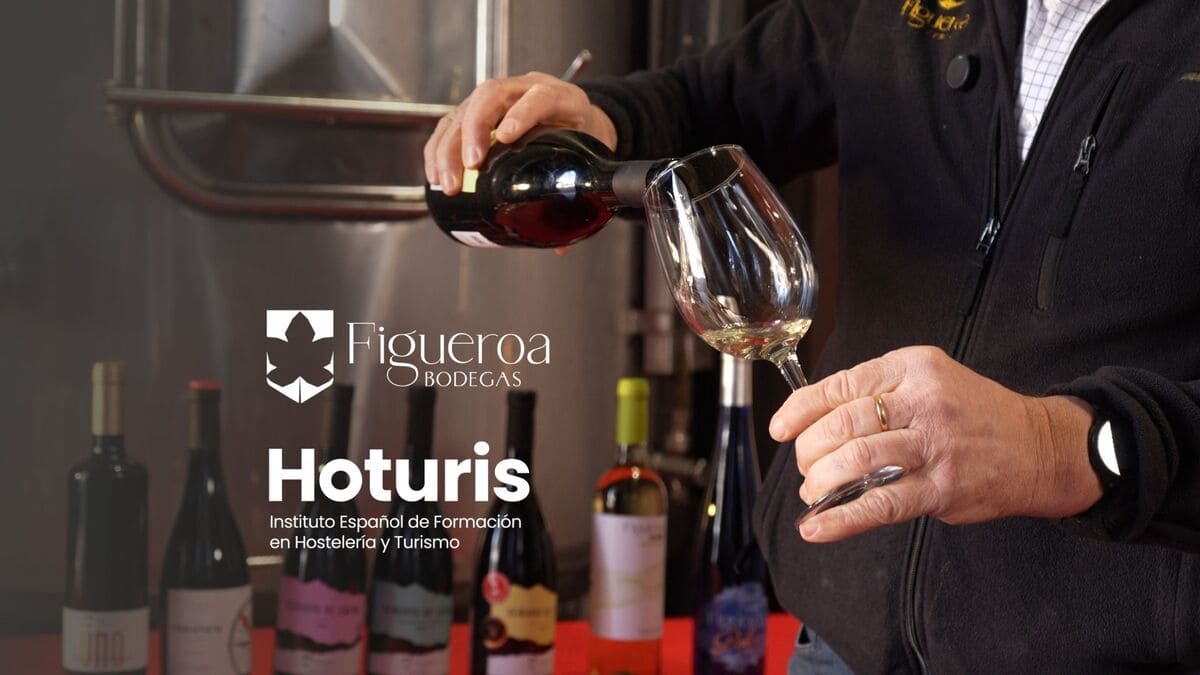 Imagen destacada de “HOTURIS y Bodegas Figueroa: una colaboración que acerca el mundo del vino al alumnado”